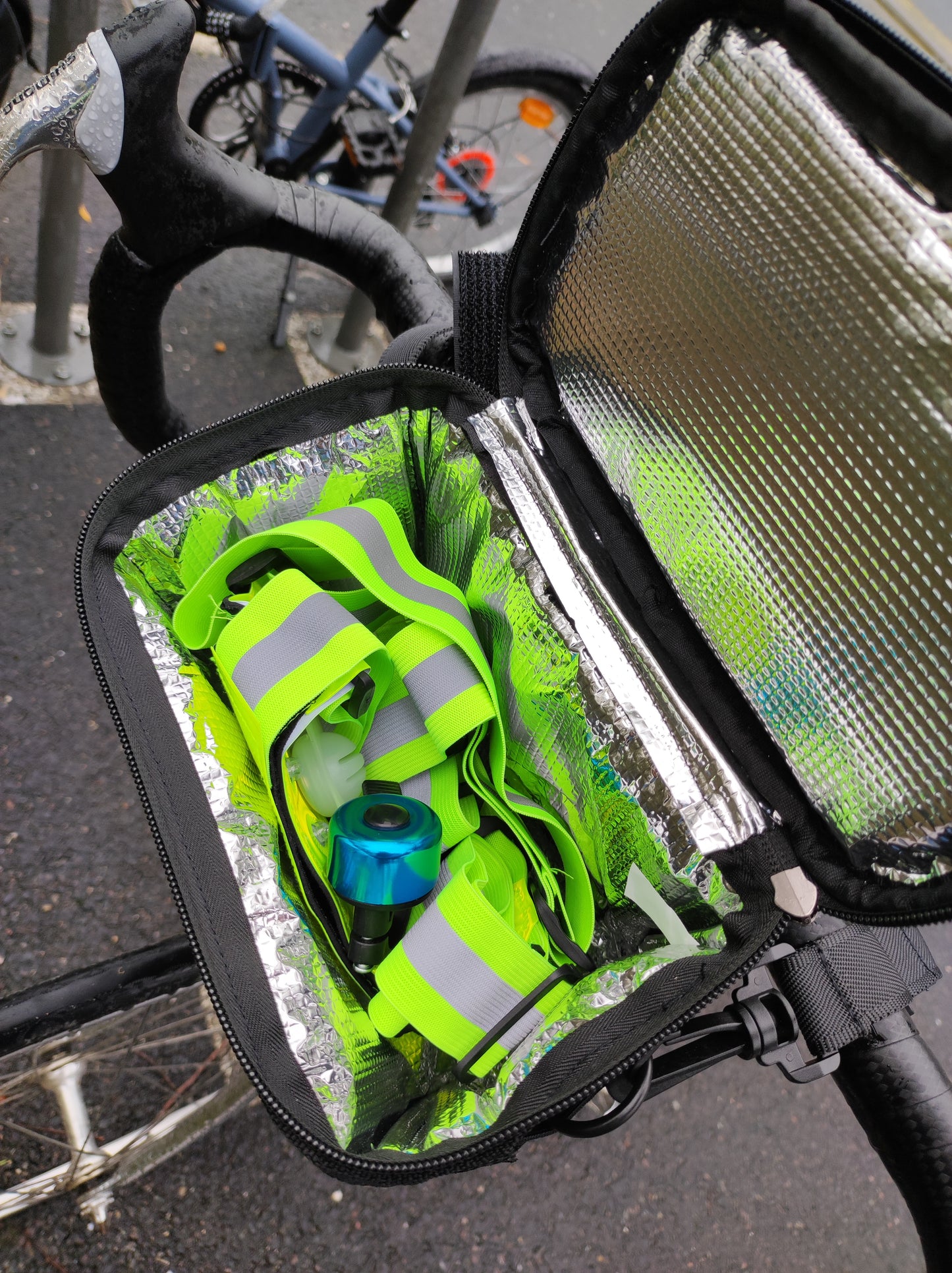 Panier sacoche de guidon vélo étanche avec support téléphone: l'accessoire indispensable pour votre voyage